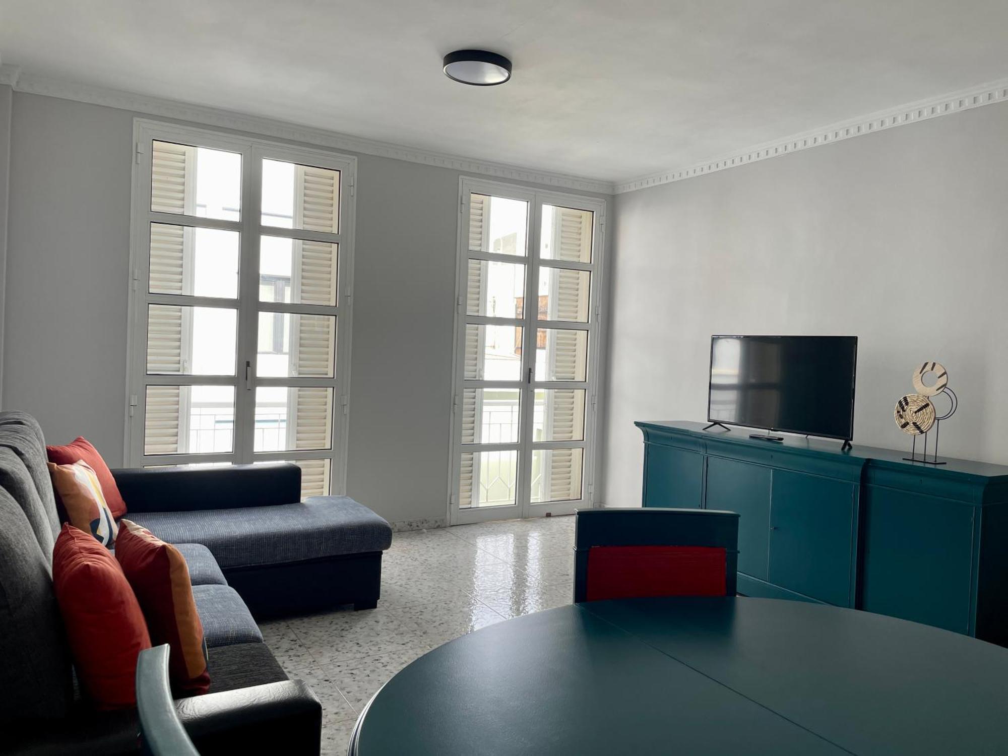 Homeforguest Amplio Apartamento En Triana Appartement